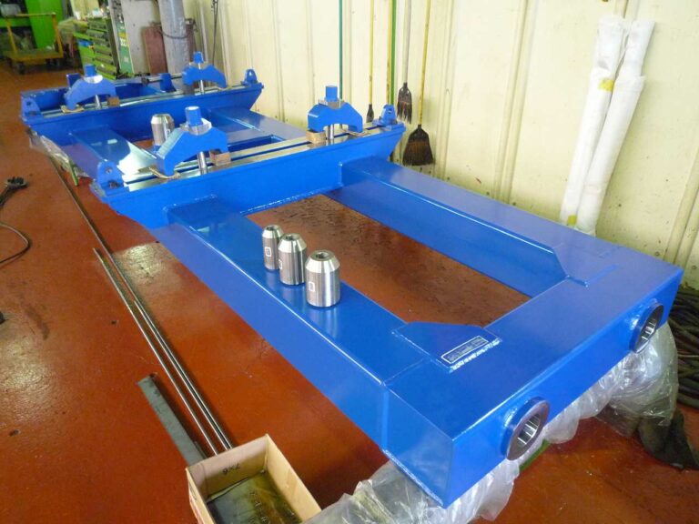 建設機械向けリフトアーム溶接治具｜大型精密製缶/切削 スピード加工センター