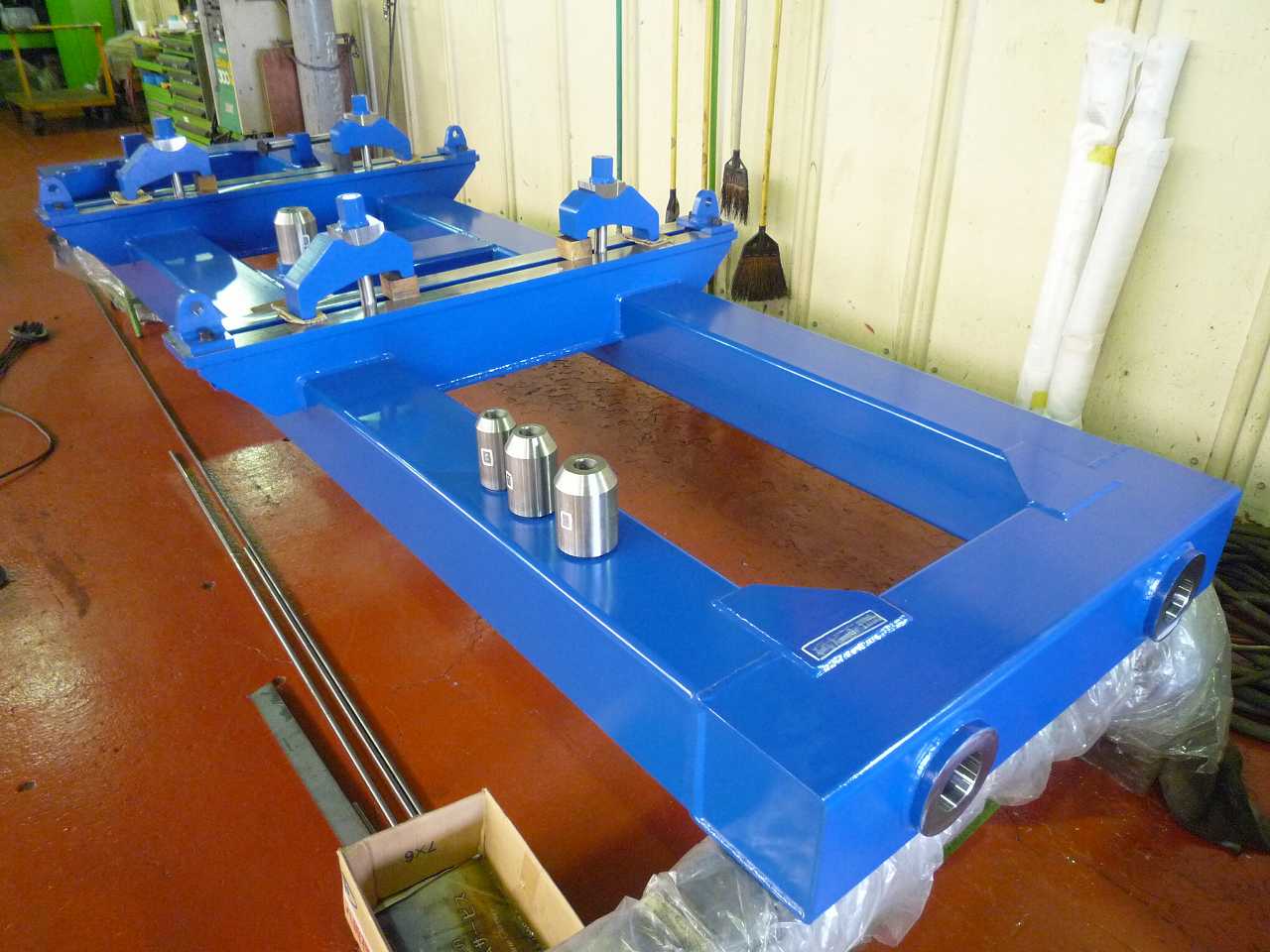 建設機械向けリフトアーム溶接治具｜大型精密製缶/切削 スピード加工センター｜東金属産業株式会社