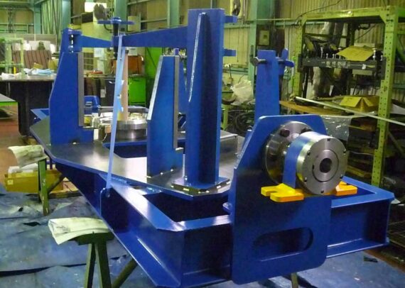 建設機械向けブーム製罐組立治具｜大型精密製缶/切削 スピード加工センター