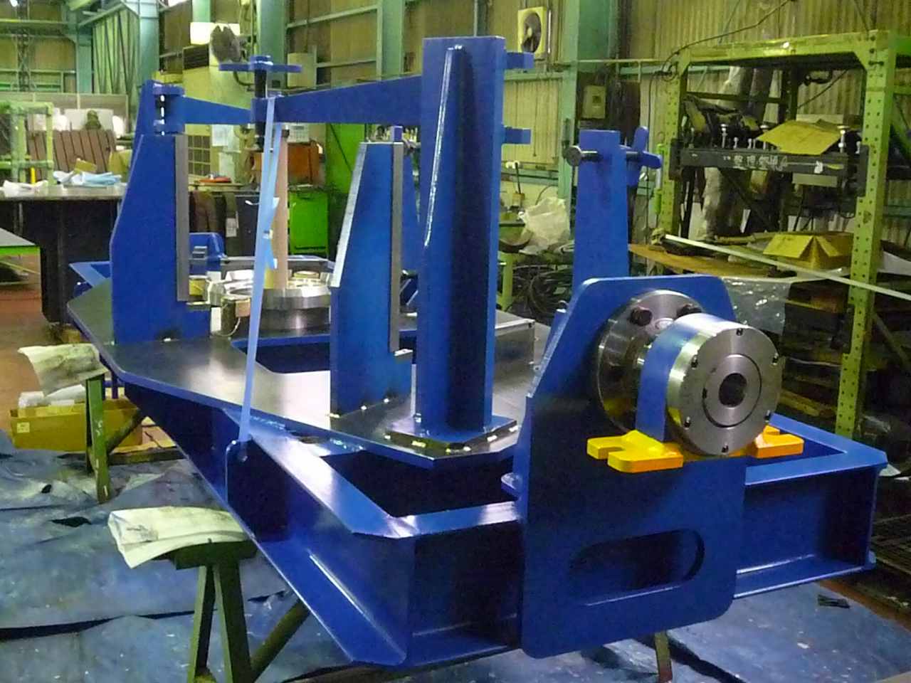 建設機械向けブーム製罐組立治具｜大型精密製缶/切削 スピード加工センター｜東金属産業株式会社